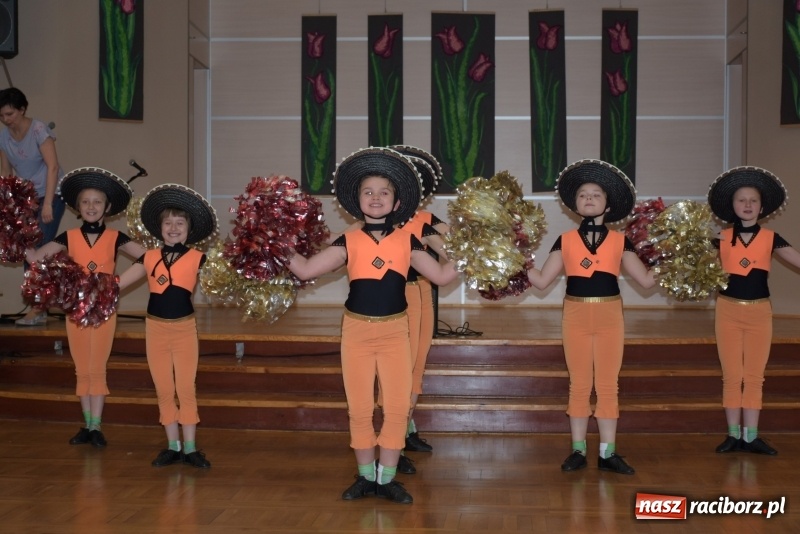 Zdjęcie w galerii na portalu naszraciborz.pl: Młode talenty na scenie w Tworkowie  wiadomości z regionu