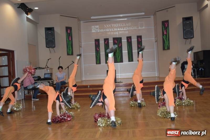 Zdjęcie w galerii na portalu naszraciborz.pl: Młode talenty na scenie w Tworkowie  wiadomości z regionu