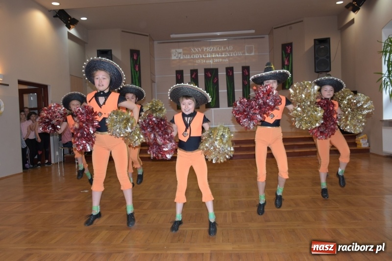 Zdjęcie w galerii na portalu naszraciborz.pl: Młode talenty na scenie w Tworkowie  wiadomości z regionu