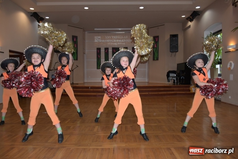 Zdjęcie w galerii na portalu naszraciborz.pl: Młode talenty na scenie w Tworkowie  wiadomości z regionu