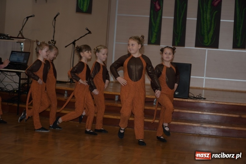 Zdjęcie w galerii na portalu naszraciborz.pl: Młode talenty na scenie w Tworkowie  wiadomości z regionu