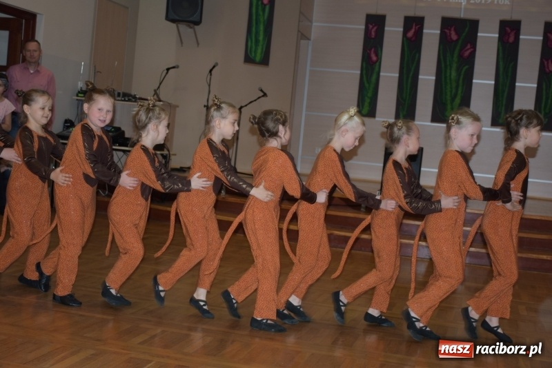 Zdjęcie w galerii na portalu naszraciborz.pl: Młode talenty na scenie w Tworkowie  wiadomości z regionu