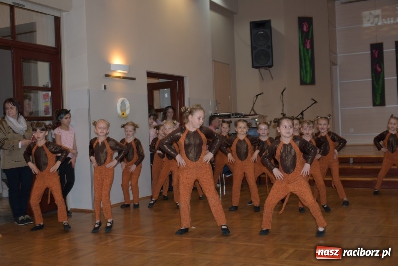 Zdjęcie w galerii na portalu naszraciborz.pl: Młode talenty na scenie w Tworkowie  wiadomości z regionu