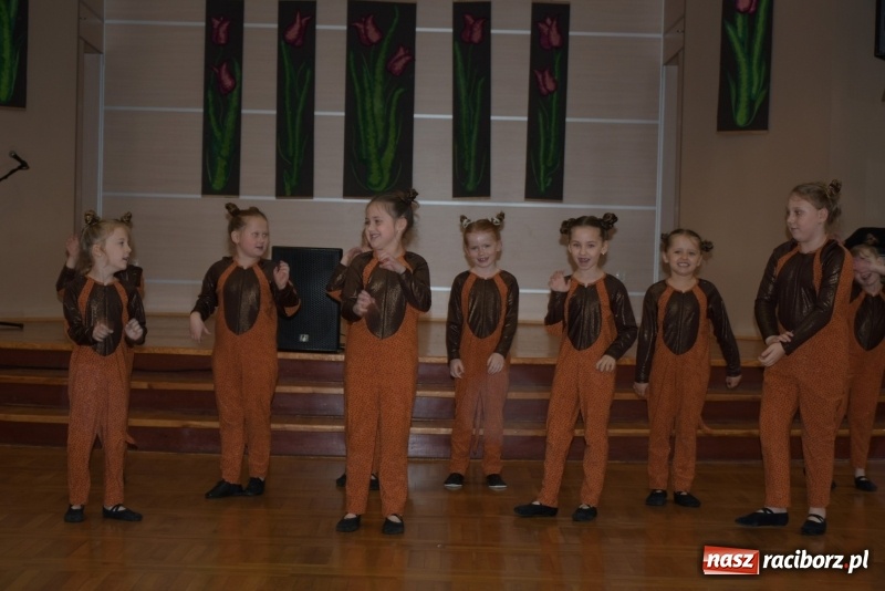Zdjęcie w galerii na portalu naszraciborz.pl: Młode talenty na scenie w Tworkowie  wiadomości z regionu
