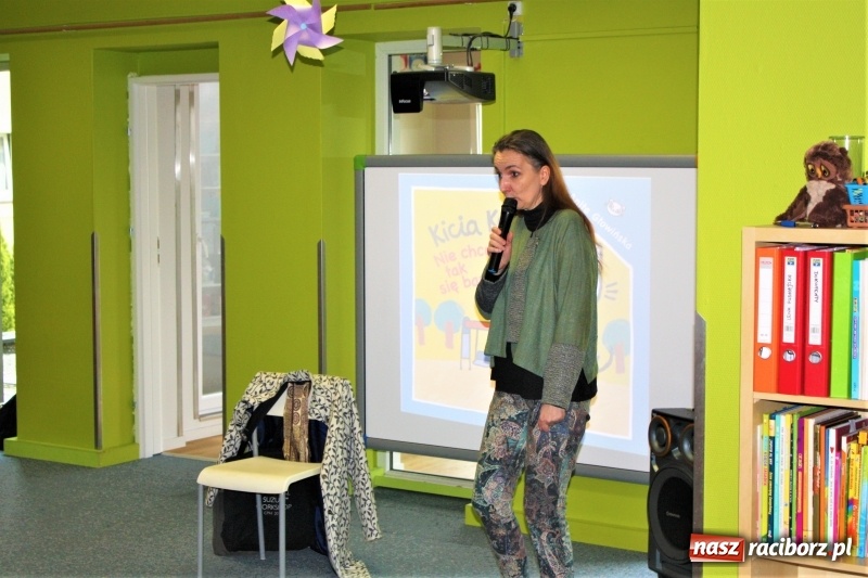 Zdjęcie w galerii na portalu naszraciborz.pl: Twórczyni Kici Koci spotkała się z raciborskimi przedszkolakami wiadomości z regionu