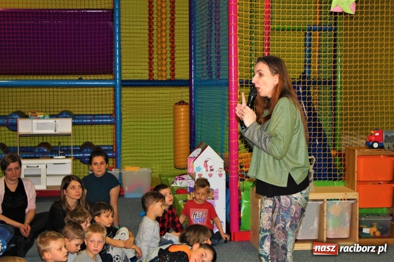 Zdjęcie w galerii na portalu naszraciborz.pl: Twórczyni Kici Koci spotkała się z raciborskimi przedszkolakami wiadomości z regionu