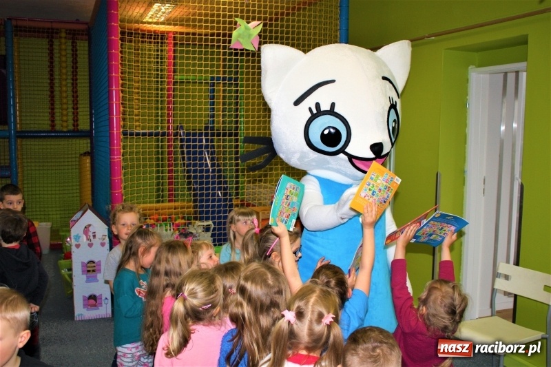 Zdjęcie w galerii na portalu naszraciborz.pl: Twórczyni Kici Koci spotkała się z raciborskimi przedszkolakami wiadomości z regionu