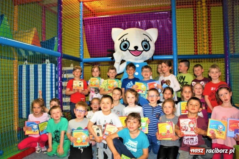Zdjęcie w galerii na portalu naszraciborz.pl: Twórczyni Kici Koci spotkała się z raciborskimi przedszkolakami wiadomości z regionu