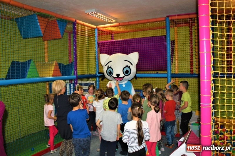 Zdjęcie w galerii na portalu naszraciborz.pl: Twórczyni Kici Koci spotkała się z raciborskimi przedszkolakami wiadomości z regionu