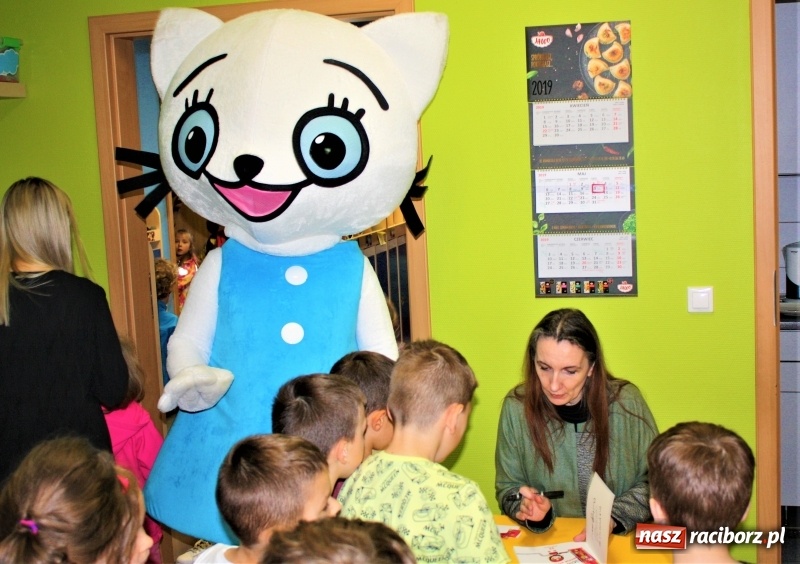 Zdjęcie w galerii na portalu naszraciborz.pl: Twórczyni Kici Koci spotkała się z raciborskimi przedszkolakami wiadomości z regionu