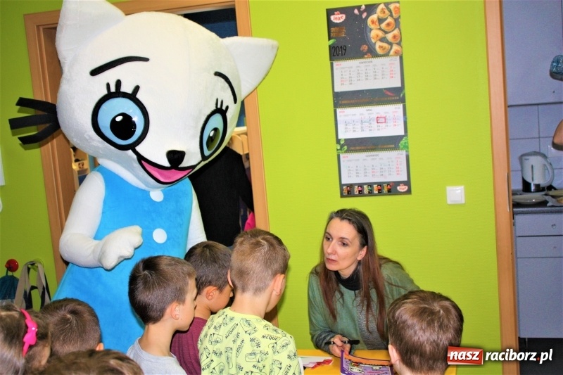 Zdjęcie w galerii na portalu naszraciborz.pl: Twórczyni Kici Koci spotkała się z raciborskimi przedszkolakami wiadomości z regionu
