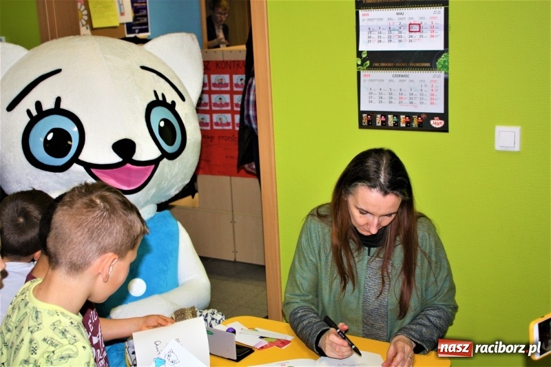 Zdjęcie w galerii na portalu naszraciborz.pl: Twórczyni Kici Koci spotkała się z raciborskimi przedszkolakami wiadomości z regionu