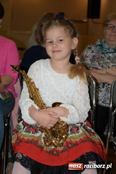 Zdjęcie w galerii na portalu naszraciborz.pl: Tańczę, śpiewam, recytuję. Tworkowski przegląd talentów  wiadomości z regionu