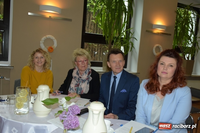 Zdjęcie w galerii na portalu naszraciborz.pl: Tańczę, śpiewam, recytuję. Tworkowski przegląd talentów  wiadomości z regionu