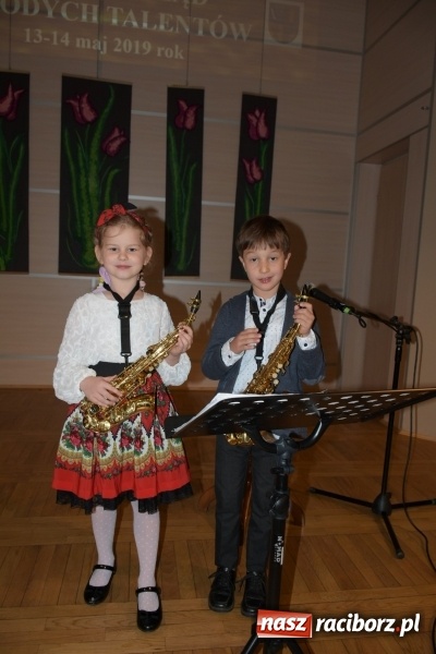 Zdjęcie w galerii na portalu naszraciborz.pl: Tańczę, śpiewam, recytuję. Tworkowski przegląd talentów  wiadomości z regionu