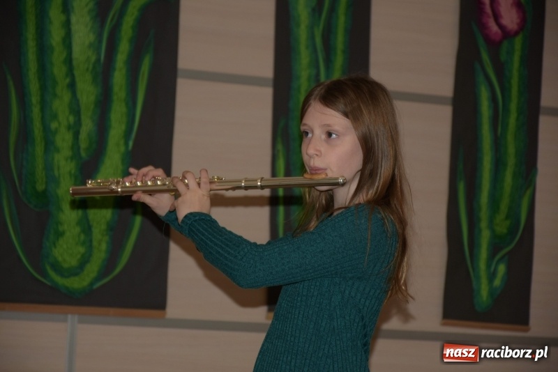 Zdjęcie w galerii na portalu naszraciborz.pl: Tańczę, śpiewam, recytuję. Tworkowski przegląd talentów  wiadomości z regionu