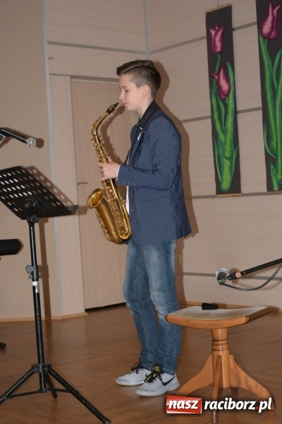 Zdjęcie w galerii na portalu naszraciborz.pl: Tańczę, śpiewam, recytuję. Tworkowski przegląd talentów  wiadomości z regionu