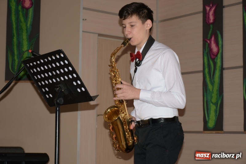 Zdjęcie w galerii na portalu naszraciborz.pl: Tańczę, śpiewam, recytuję. Tworkowski przegląd talentów  wiadomości z regionu