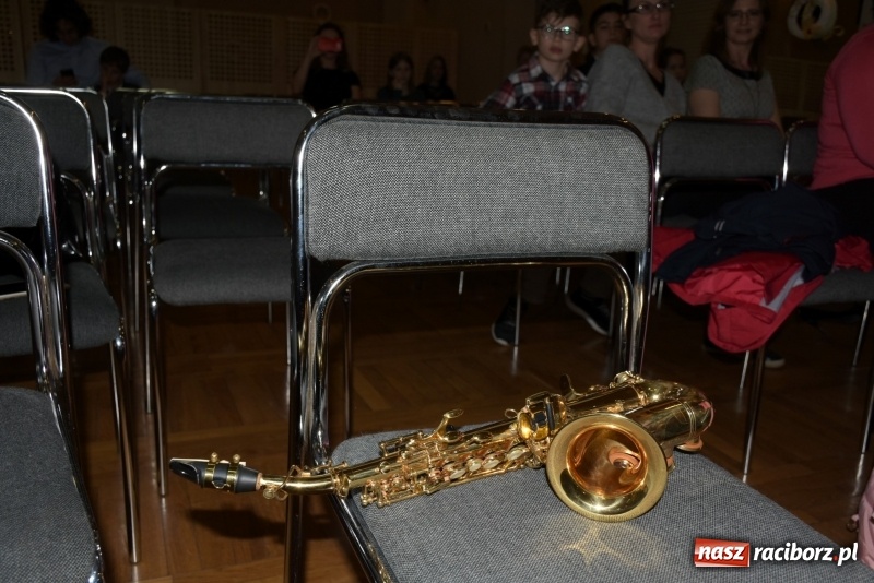 Zdjęcie w galerii na portalu naszraciborz.pl: Tańczę, śpiewam, recytuję. Tworkowski przegląd talentów  wiadomości z regionu