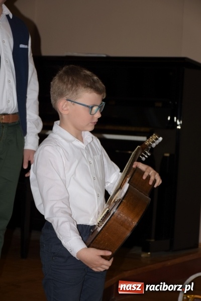 Zdjęcie w galerii na portalu naszraciborz.pl: Tańczę, śpiewam, recytuję. Tworkowski przegląd talentów  wiadomości z regionu