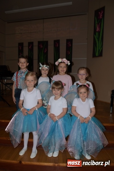 Zdjęcie w galerii na portalu naszraciborz.pl: Tańczę, śpiewam, recytuję. Tworkowski przegląd talentów  wiadomości z regionu