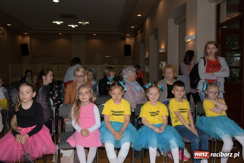 Zdjęcie w galerii na portalu naszraciborz.pl: Tańczę, śpiewam, recytuję. Tworkowski przegląd talentów  wiadomości z regionu