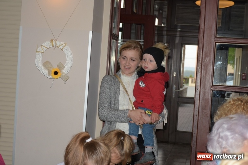 Zdjęcie w galerii na portalu naszraciborz.pl: Tańczę, śpiewam, recytuję. Tworkowski przegląd talentów  wiadomości z regionu