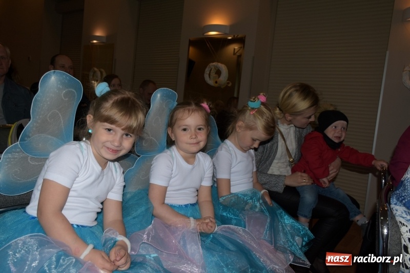 Zdjęcie w galerii na portalu naszraciborz.pl: Tańczę, śpiewam, recytuję. Tworkowski przegląd talentów  wiadomości z regionu