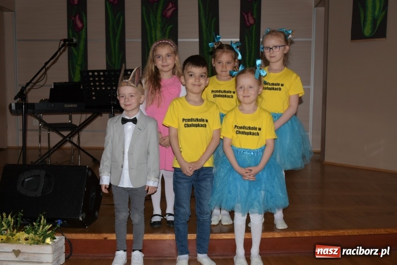 Zdjęcie w galerii na portalu naszraciborz.pl: Tańczę, śpiewam, recytuję. Tworkowski przegląd talentów  wiadomości z regionu