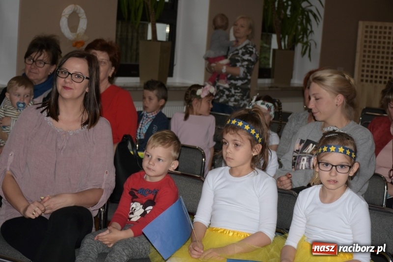 Zdjęcie w galerii na portalu naszraciborz.pl: Tańczę, śpiewam, recytuję. Tworkowski przegląd talentów  wiadomości z regionu