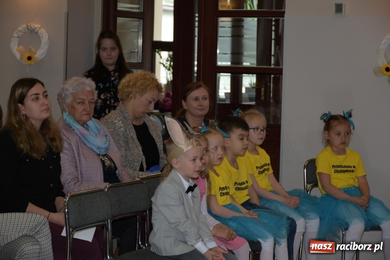 Zdjęcie w galerii na portalu naszraciborz.pl: Tańczę, śpiewam, recytuję. Tworkowski przegląd talentów  wiadomości z regionu