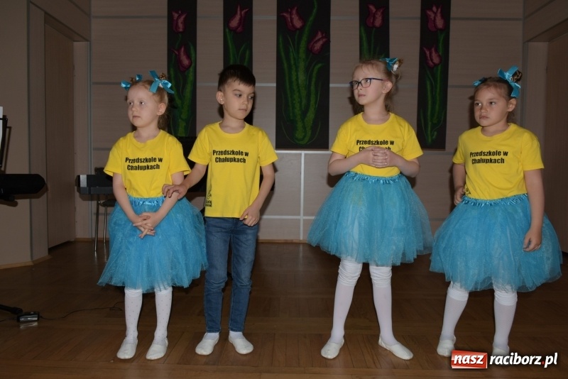 Zdjęcie w galerii na portalu naszraciborz.pl: Tańczę, śpiewam, recytuję. Tworkowski przegląd talentów  wiadomości z regionu