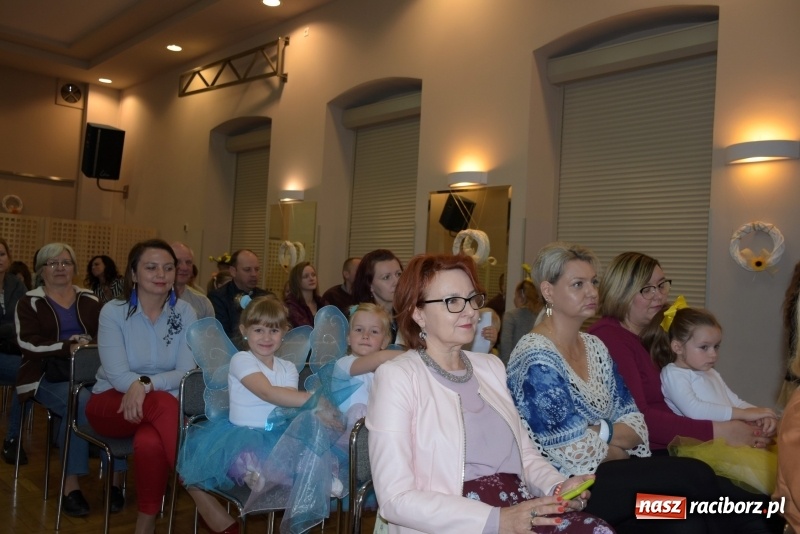 Zdjęcie w galerii na portalu naszraciborz.pl: Tańczę, śpiewam, recytuję. Tworkowski przegląd talentów  wiadomości z regionu