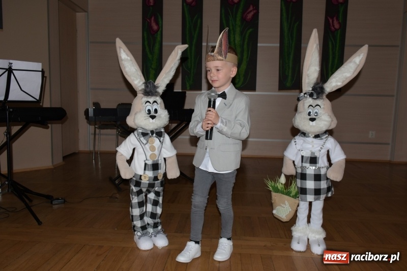 Zdjęcie w galerii na portalu naszraciborz.pl: Tańczę, śpiewam, recytuję. Tworkowski przegląd talentów  wiadomości z regionu