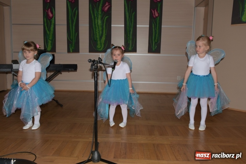 Zdjęcie w galerii na portalu naszraciborz.pl: Tańczę, śpiewam, recytuję. Tworkowski przegląd talentów  wiadomości z regionu