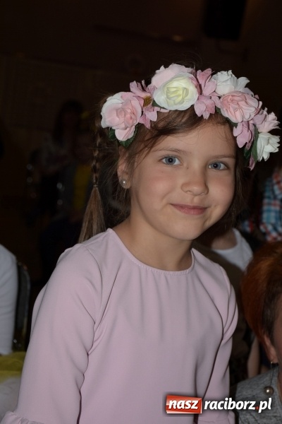 Zdjęcie w galerii na portalu naszraciborz.pl: Tańczę, śpiewam, recytuję. Tworkowski przegląd talentów  wiadomości z regionu