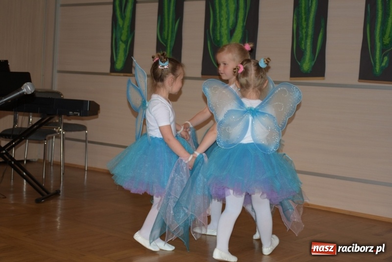 Zdjęcie w galerii na portalu naszraciborz.pl: Tańczę, śpiewam, recytuję. Tworkowski przegląd talentów  wiadomości z regionu