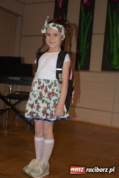 Zdjęcie w galerii na portalu naszraciborz.pl: Tańczę, śpiewam, recytuję. Tworkowski przegląd talentów  wiadomości z regionu