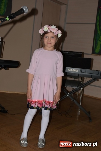 Zdjęcie w galerii na portalu naszraciborz.pl: Tańczę, śpiewam, recytuję. Tworkowski przegląd talentów  wiadomości z regionu