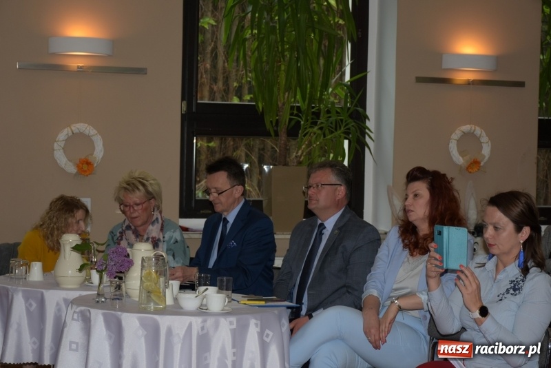 Zdjęcie w galerii na portalu naszraciborz.pl: Tańczę, śpiewam, recytuję. Tworkowski przegląd talentów  wiadomości z regionu