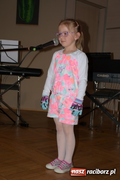Zdjęcie w galerii na portalu naszraciborz.pl: Tańczę, śpiewam, recytuję. Tworkowski przegląd talentów  wiadomości z regionu