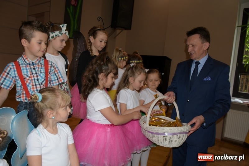 Zdjęcie w galerii na portalu naszraciborz.pl: Tańczę, śpiewam, recytuję. Tworkowski przegląd talentów  wiadomości z regionu