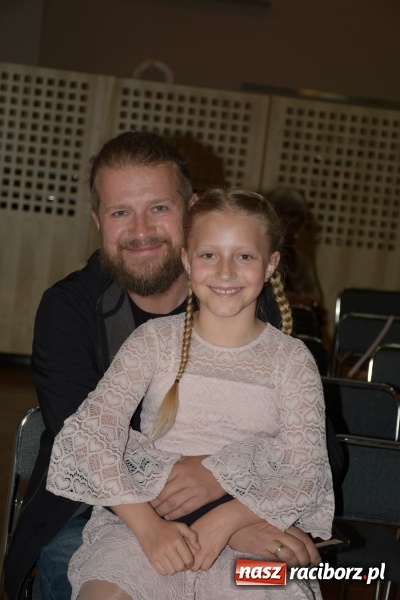 Zdjęcie w galerii na portalu naszraciborz.pl: Tańczę, śpiewam, recytuję. Tworkowski przegląd talentów  wiadomości z regionu