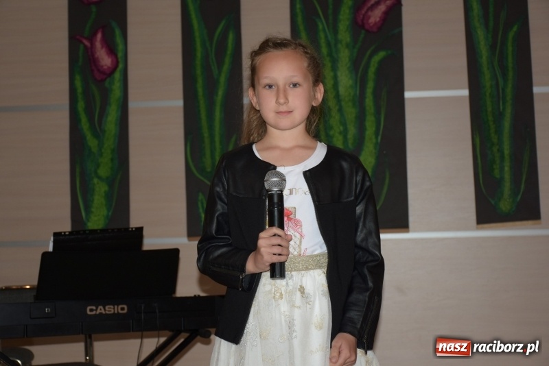 Zdjęcie w galerii na portalu naszraciborz.pl: Tańczę, śpiewam, recytuję. Tworkowski przegląd talentów  wiadomości z regionu