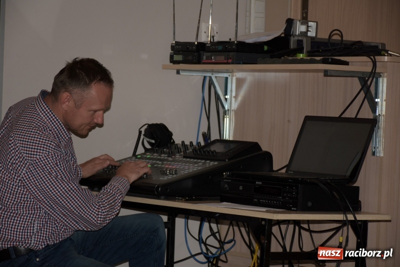 Zdjęcie w galerii na portalu naszraciborz.pl: Tańczę, śpiewam, recytuję. Tworkowski przegląd talentów  wiadomości z regionu