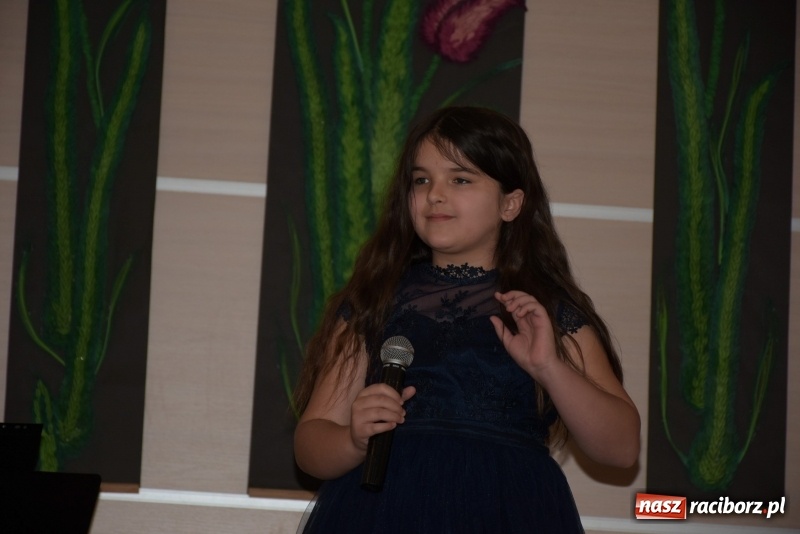 Zdjęcie w galerii na portalu naszraciborz.pl: Tańczę, śpiewam, recytuję. Tworkowski przegląd talentów  wiadomości z regionu