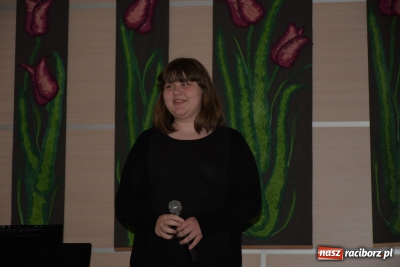 Zdjęcie w galerii na portalu naszraciborz.pl: Tańczę, śpiewam, recytuję. Tworkowski przegląd talentów  wiadomości z regionu