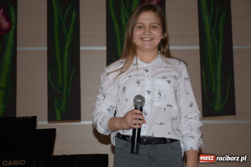 Zdjęcie w galerii na portalu naszraciborz.pl: Tańczę, śpiewam, recytuję. Tworkowski przegląd talentów  wiadomości z regionu