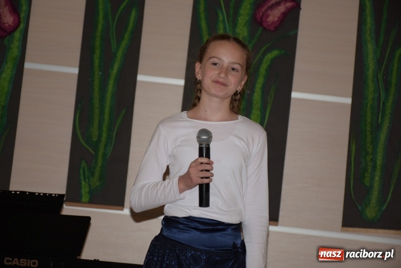 Zdjęcie w galerii na portalu naszraciborz.pl: Tańczę, śpiewam, recytuję. Tworkowski przegląd talentów  wiadomości z regionu