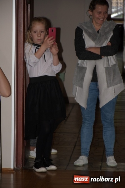 Zdjęcie w galerii na portalu naszraciborz.pl: Tańczę, śpiewam, recytuję. Tworkowski przegląd talentów  wiadomości z regionu